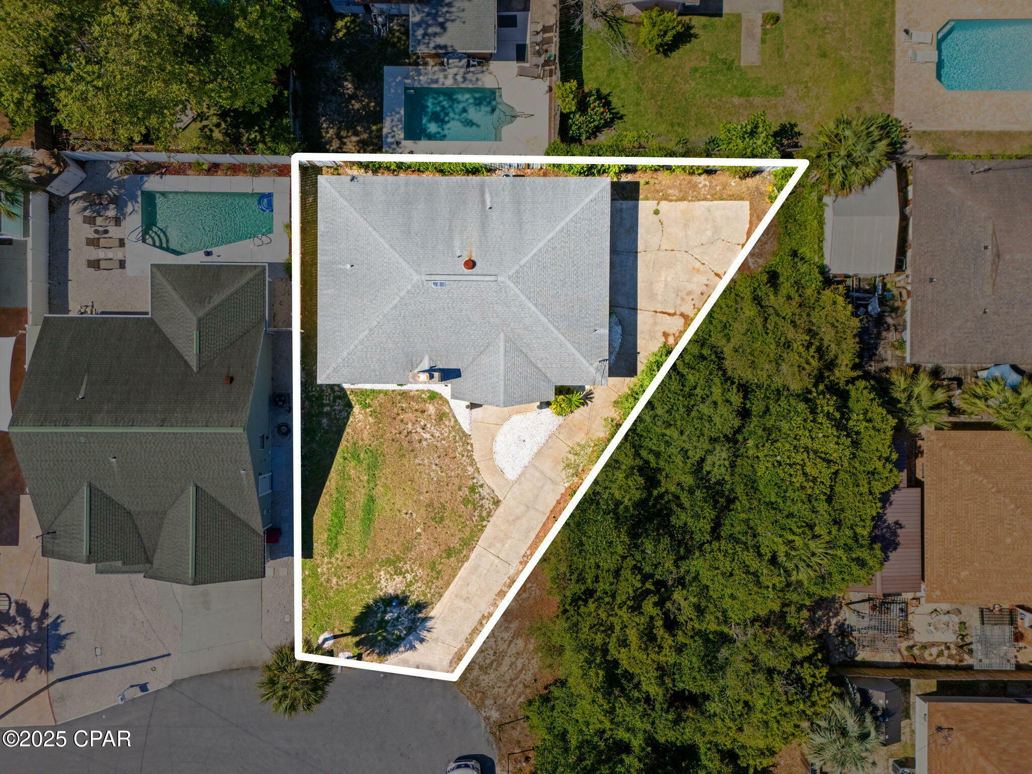 Property Photo: 617 Poinsettia Court FL 32413