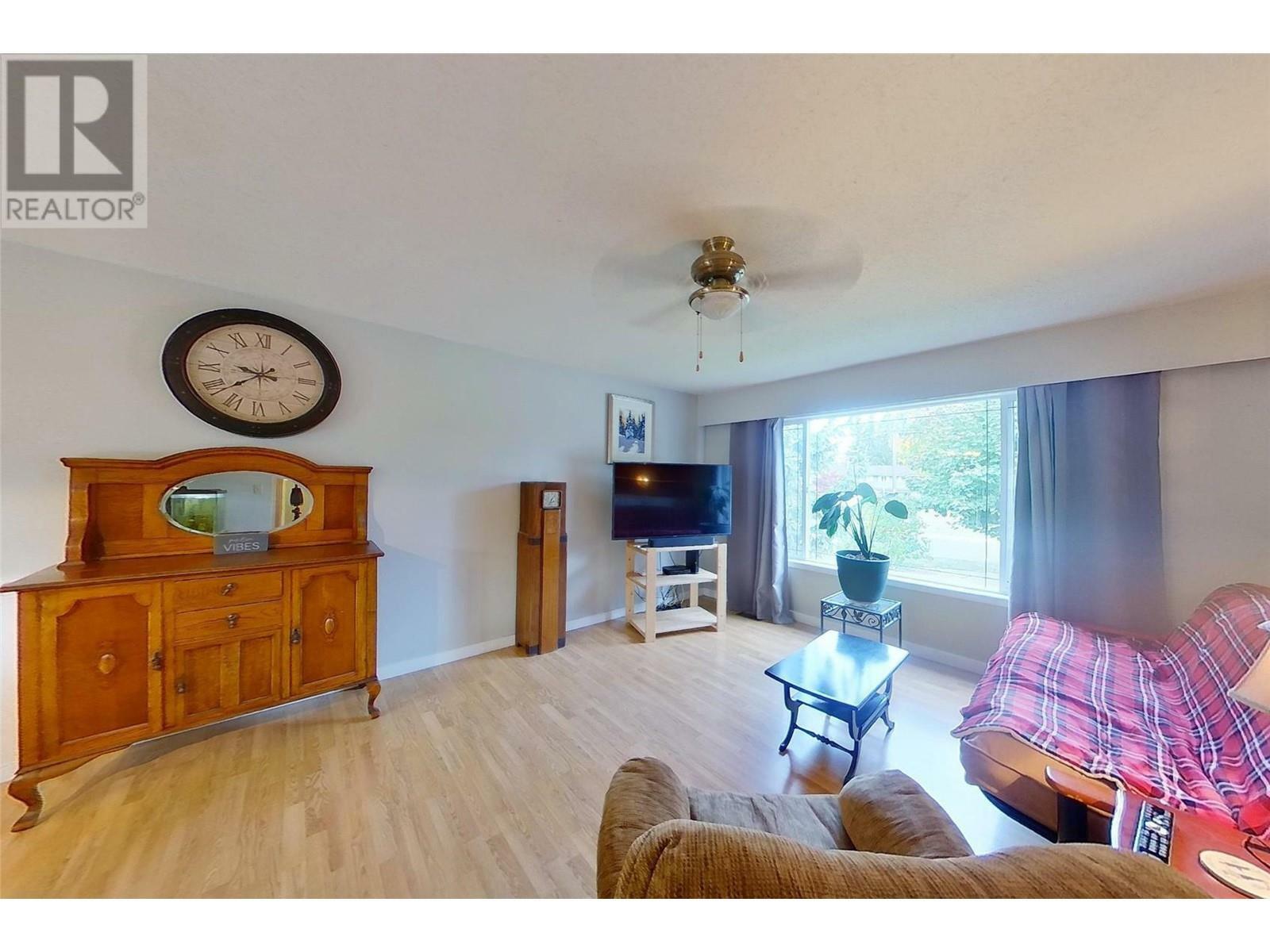 Property Photo: 1690 15 Avenue Southeast BC V1E 2E7