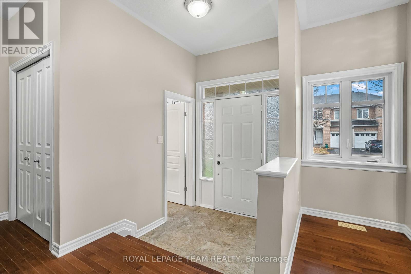 Photo de la propriété: 74 Madelon Drive ON K2J 5C5