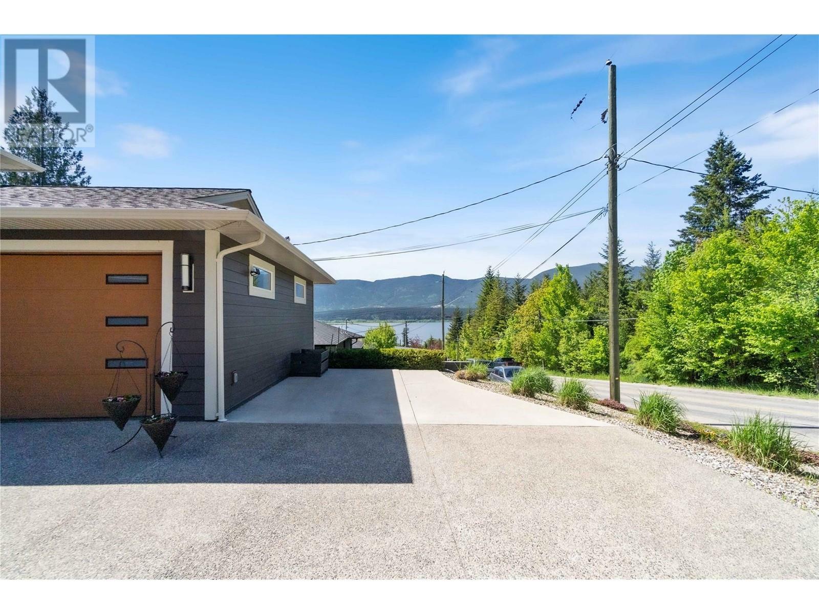 Property Photo: 1750 20 Avenue Northeast BC V1E 2G3