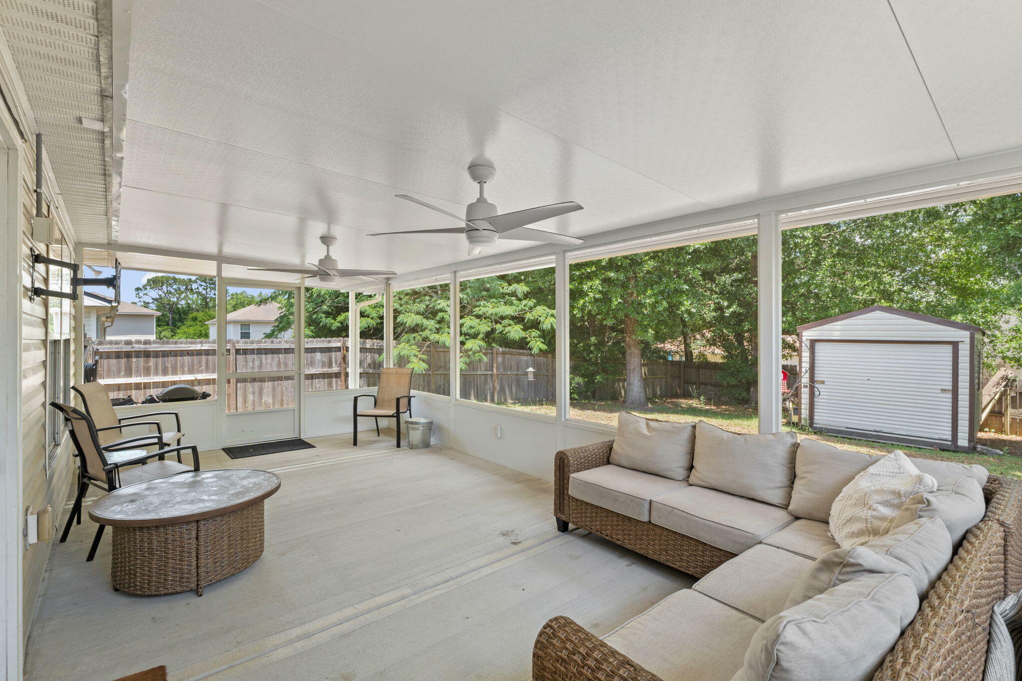 Property Photo: 404 Eisenhower Drive FL 32539