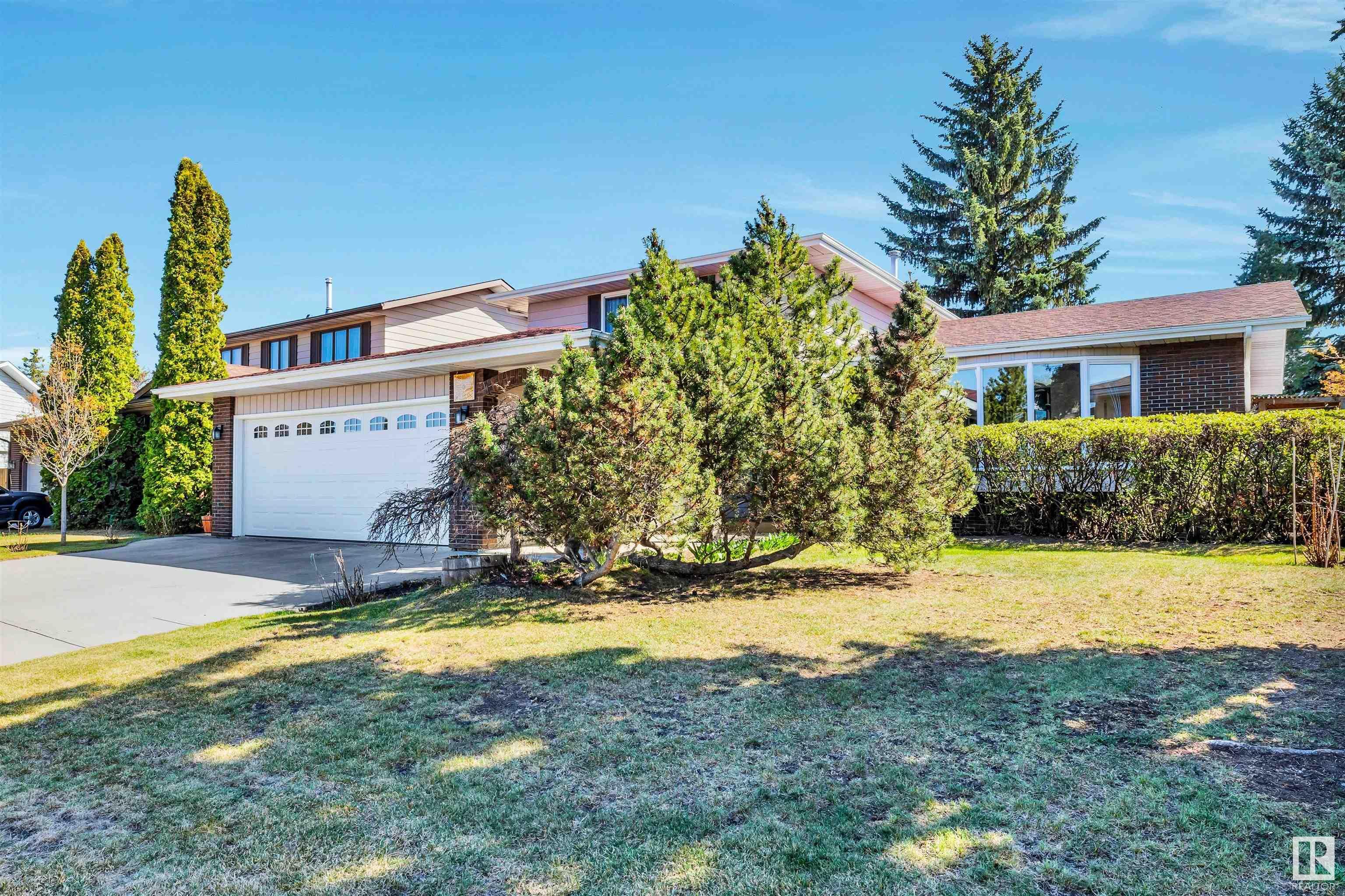 Property Photo:  11119 30 Avenue NW  AB T6J 3Y7 