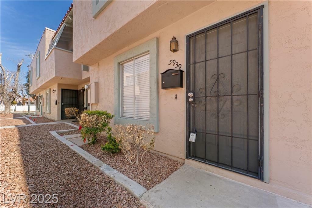 Property Photo: 5939 Vegas Drive NV 89108
