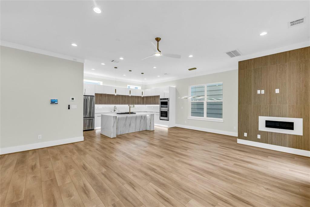 602 W 28th Street B  Houston TX 77008 photo