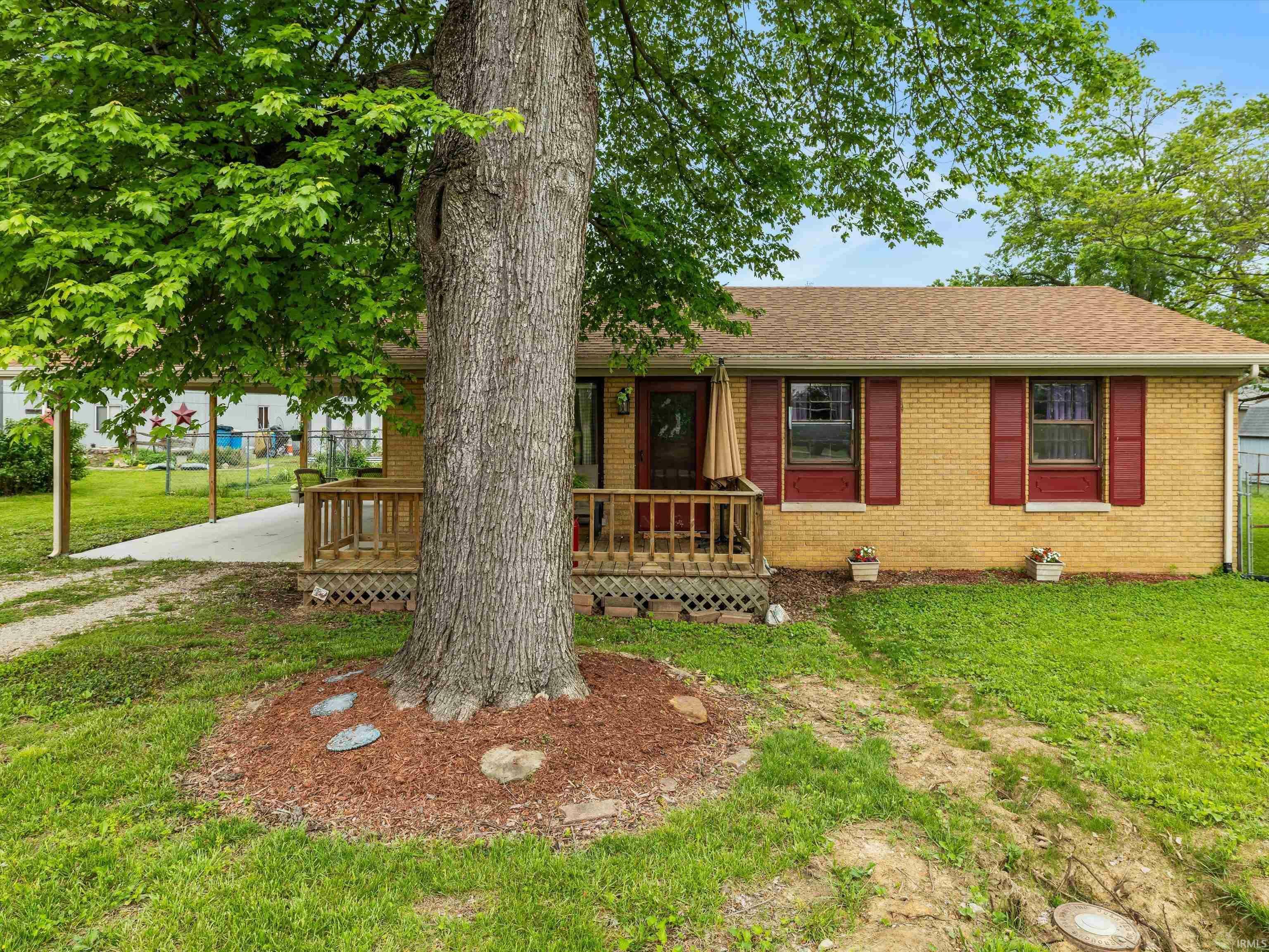 Property Photo: 1501 N Rockport Road IN 47601