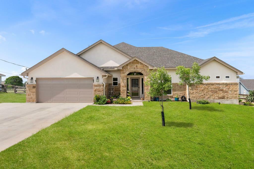 Property Photo: 177 Glenvalley Cir TX 78003