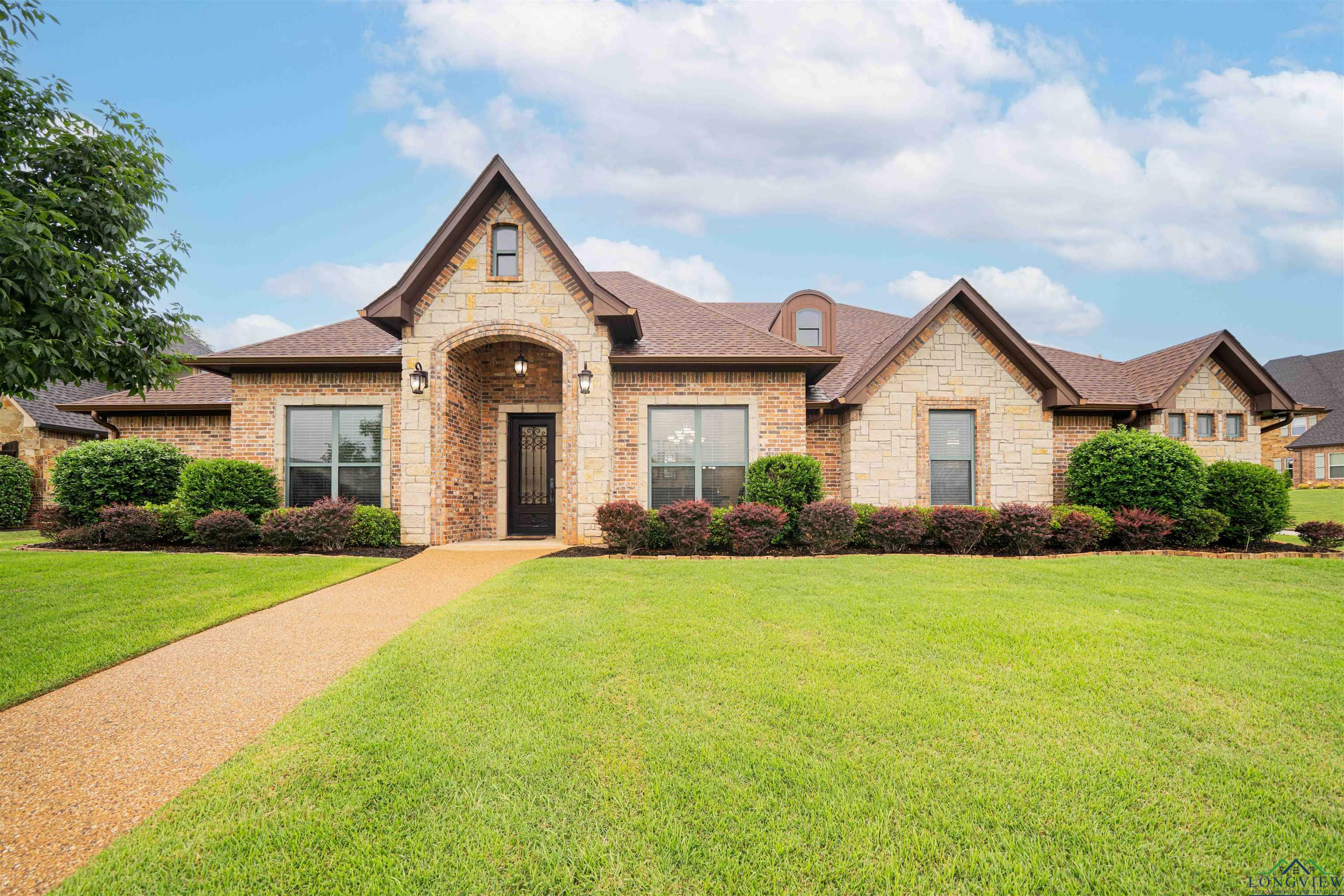 Property Photo: 3000 Fairway Oaks TX 75605