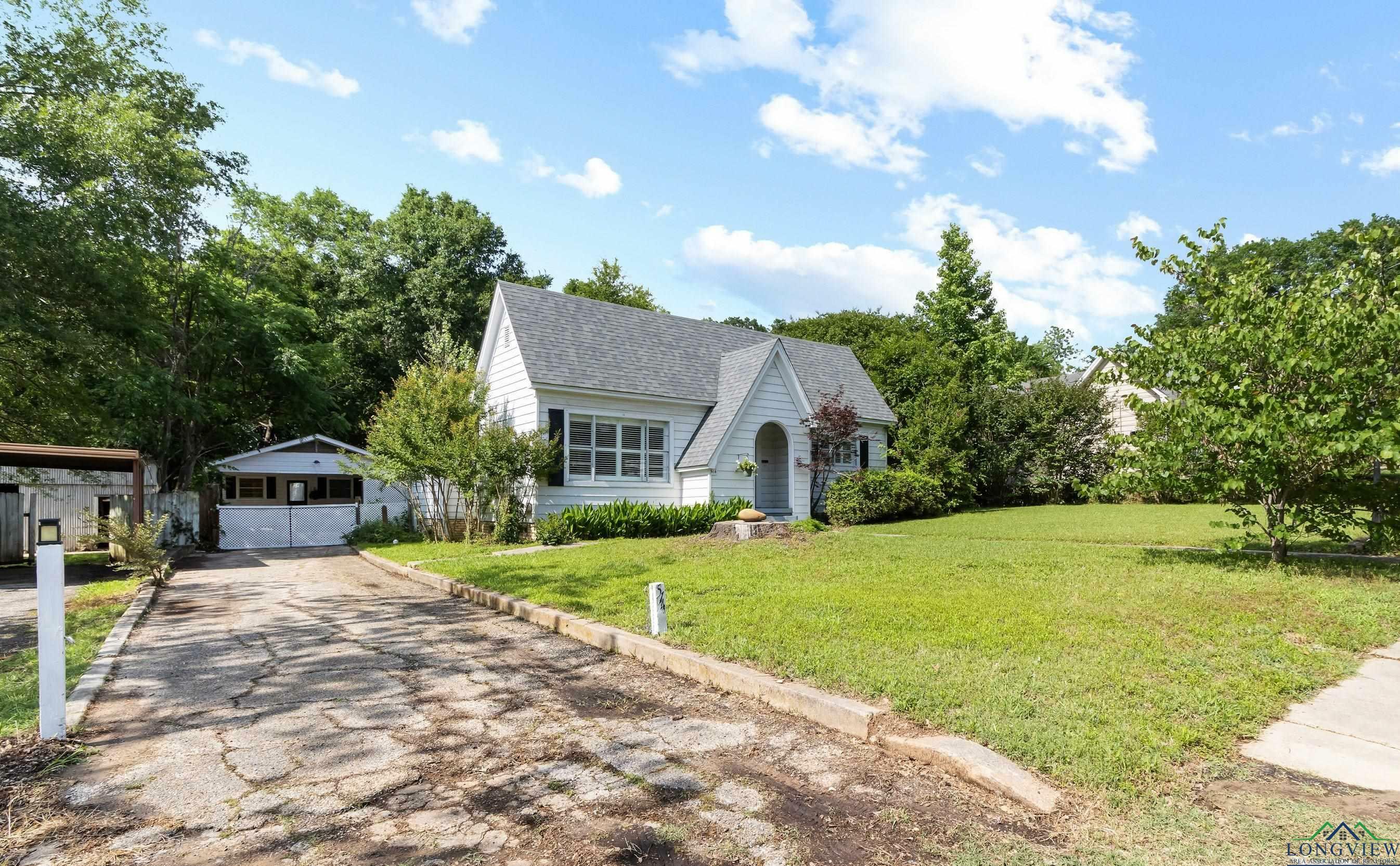 Property Photo: 514 W Main St TX 75652