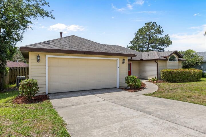 Property Photo: 8707 NW 10th Place FL 32606