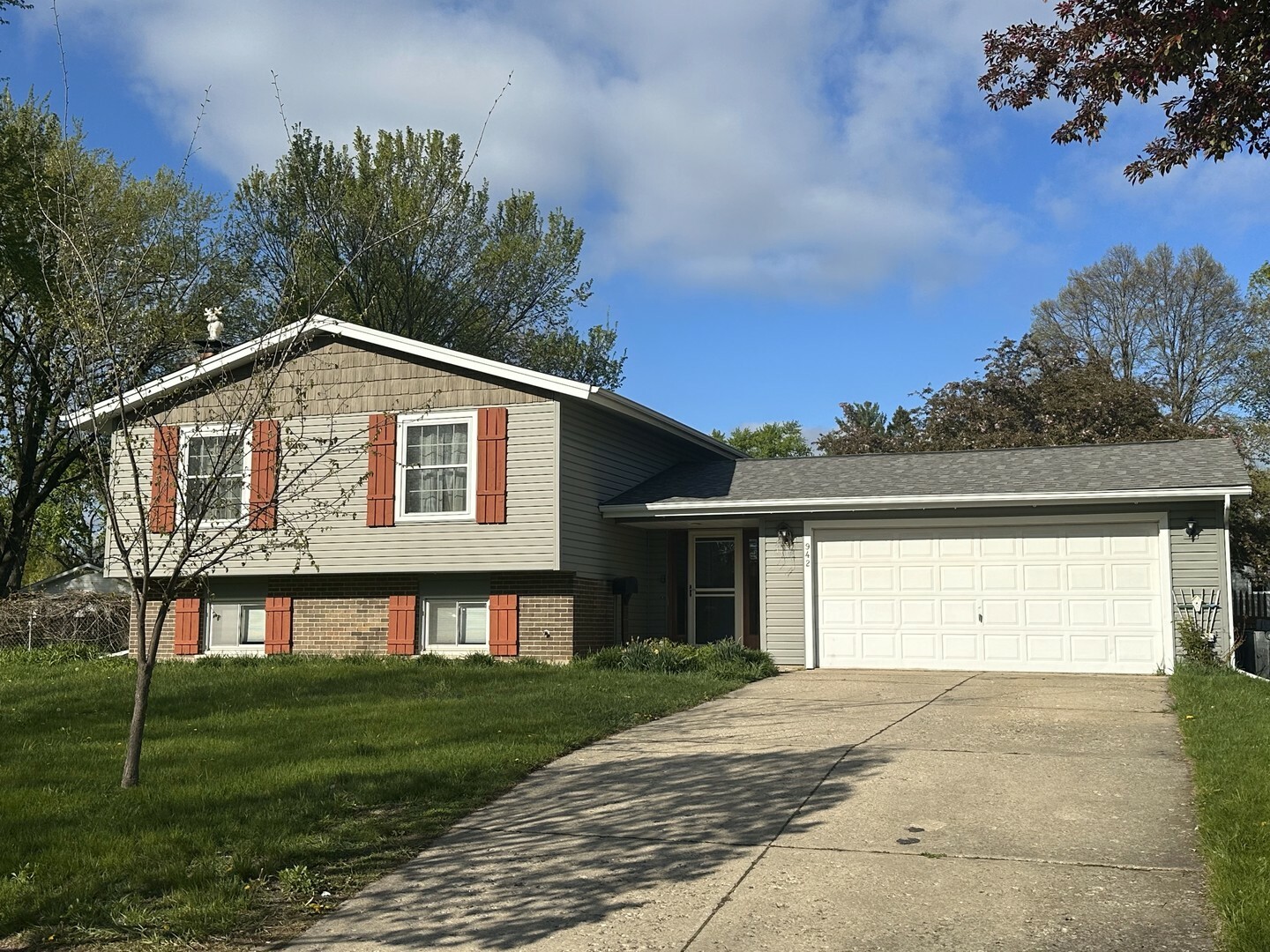 Property Photo: 942 Sheffield Drive IL 60014