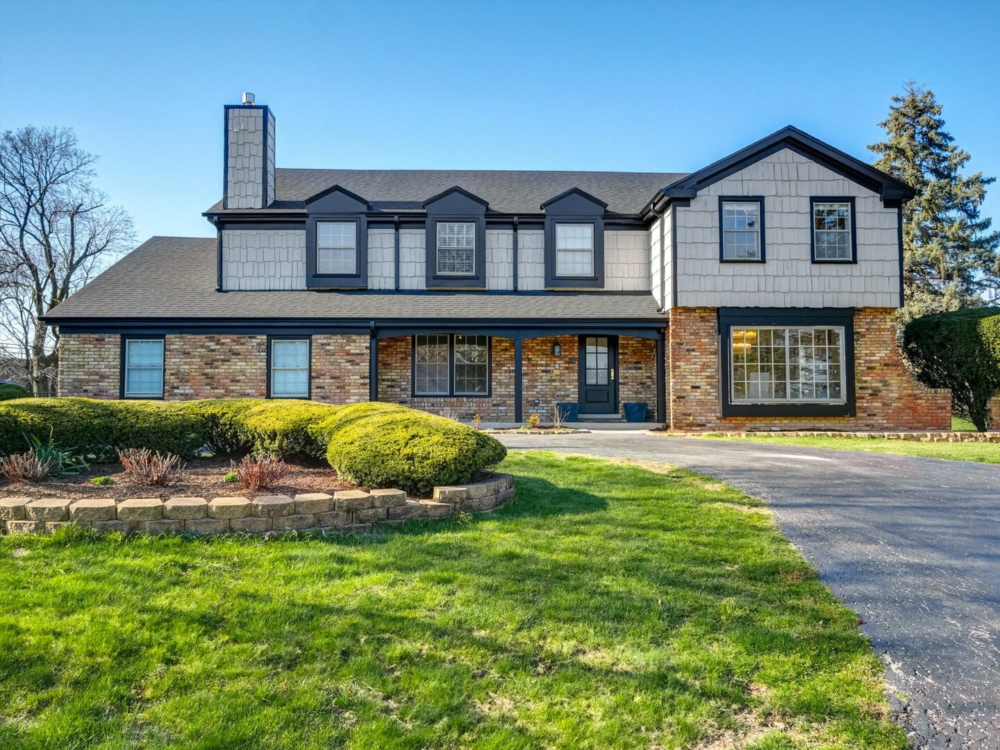 Property Photo: 8 Wyndham Court IL 60523