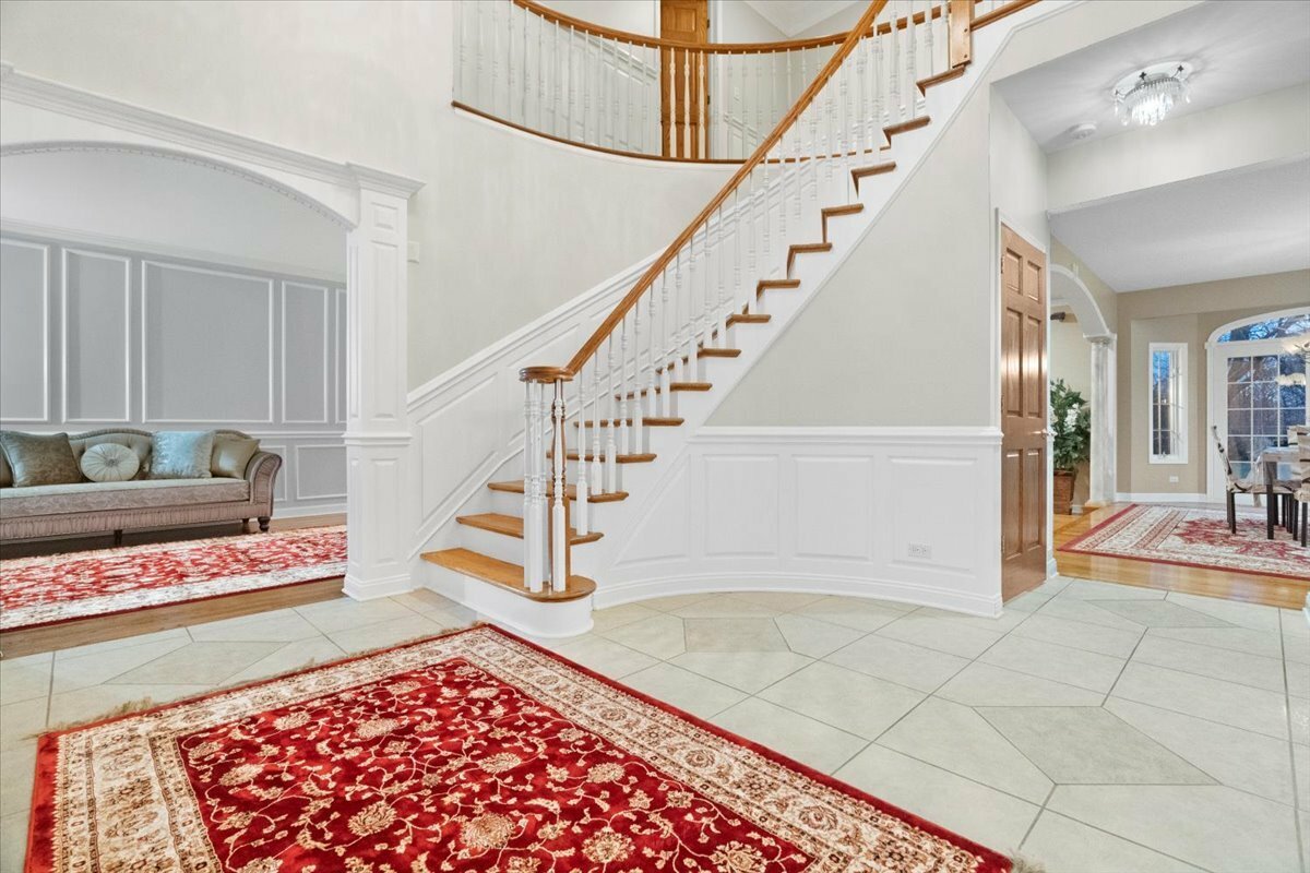 Property Photo: 325 Williams Street IL 60172