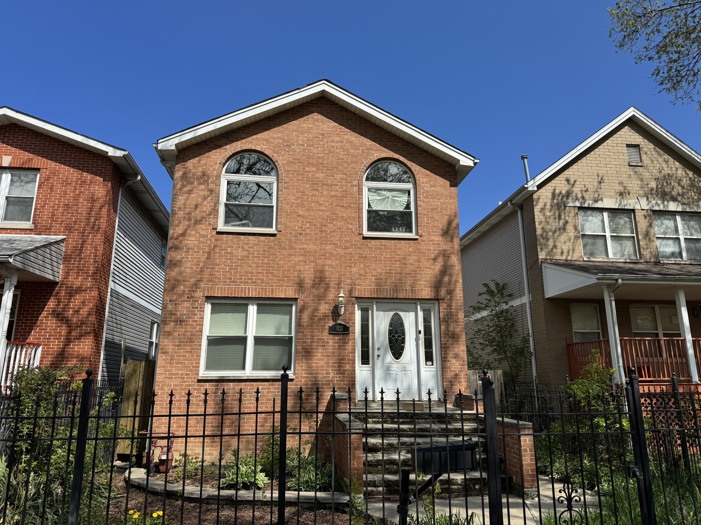 Property Photo: 1031 N Keeler Avenue IL 60651