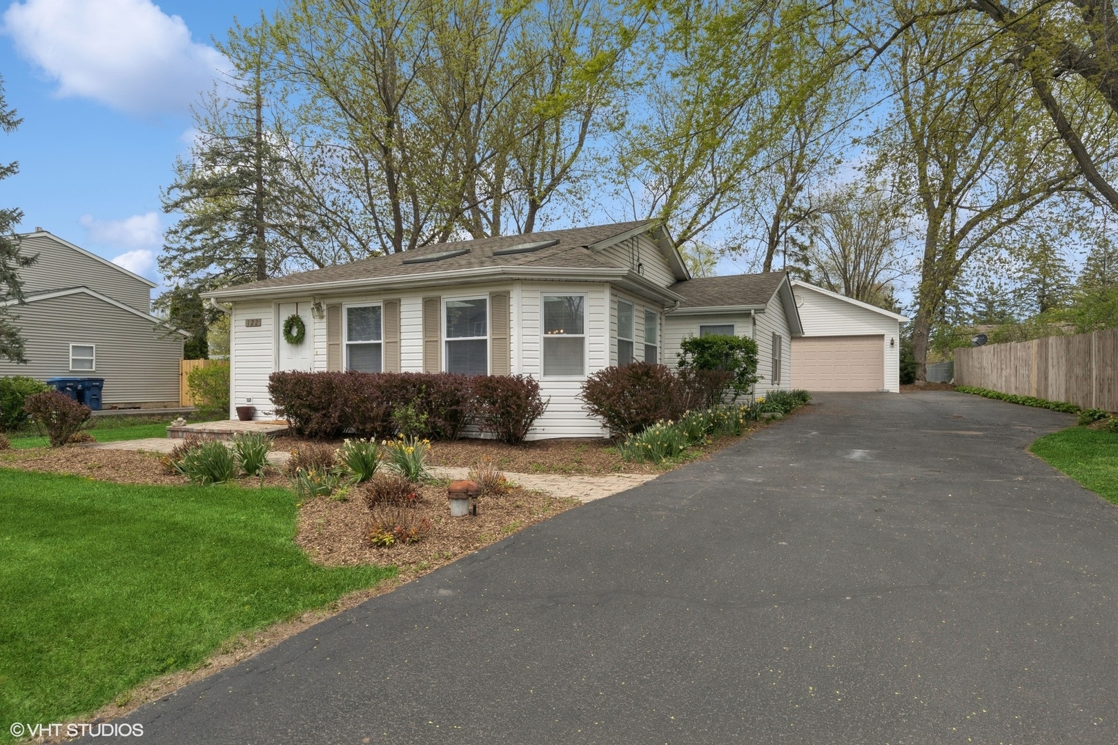 Property Photo: 122 Beacon Street IL 60081