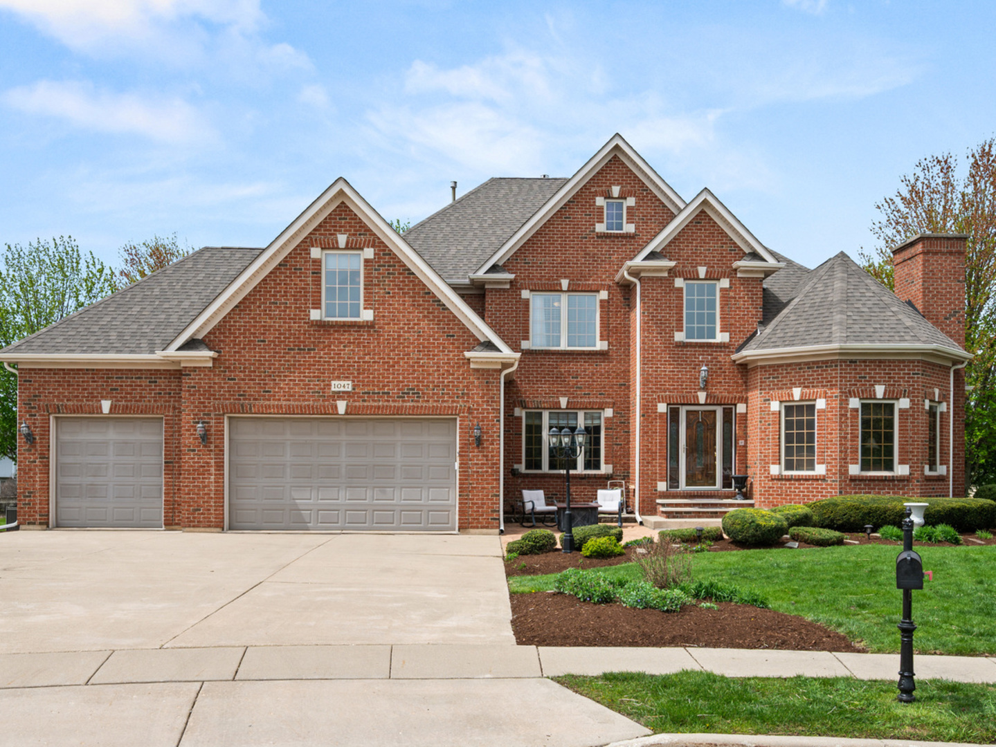 1047 Wellington Court  Sycamore IL 60178 photo