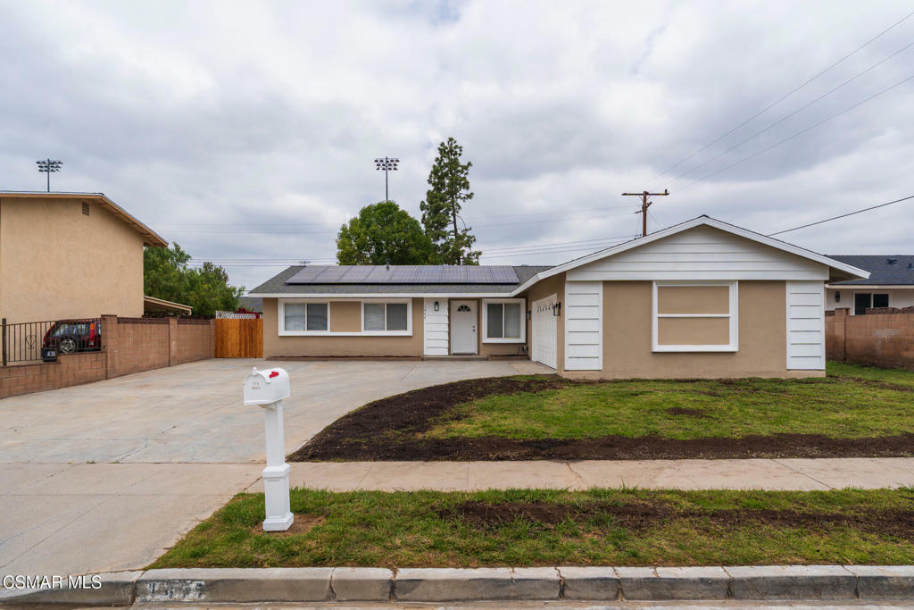 Property Photo: 1477 Dinsmore Street CA 93065
