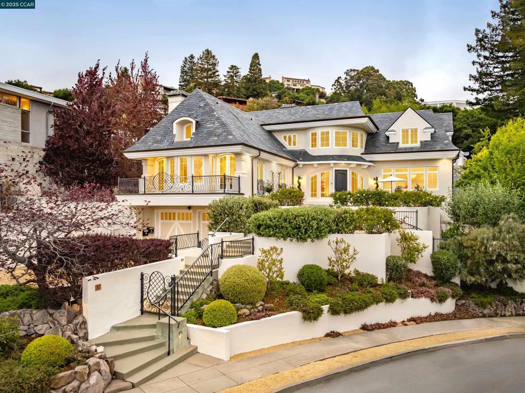 Property Photo: 32 Vicente Rd CA 94705