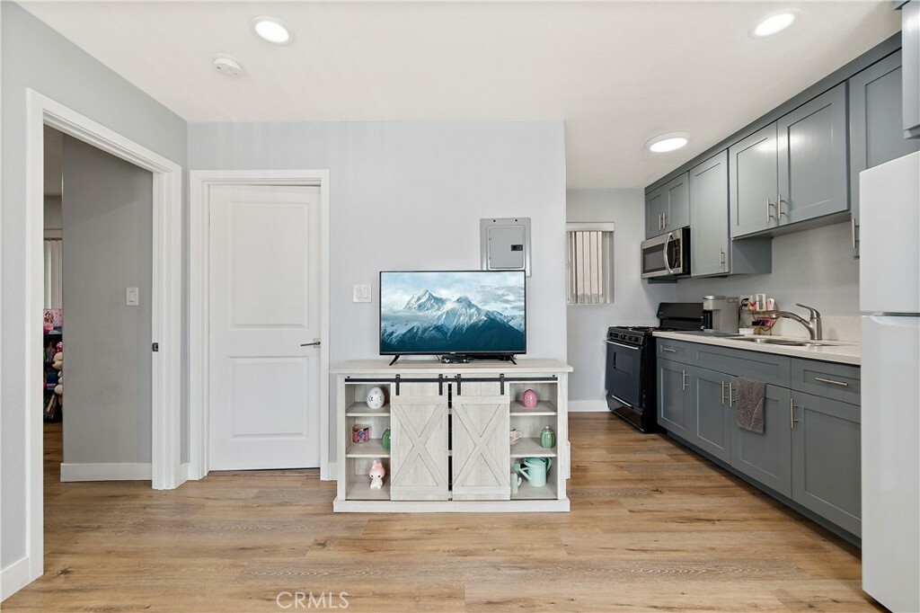 Property Photo:  1301 E Pacific Coast  CA 90744 