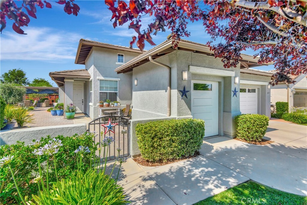 Property Photo:  2673 Traditions Loop  CA 93446 
