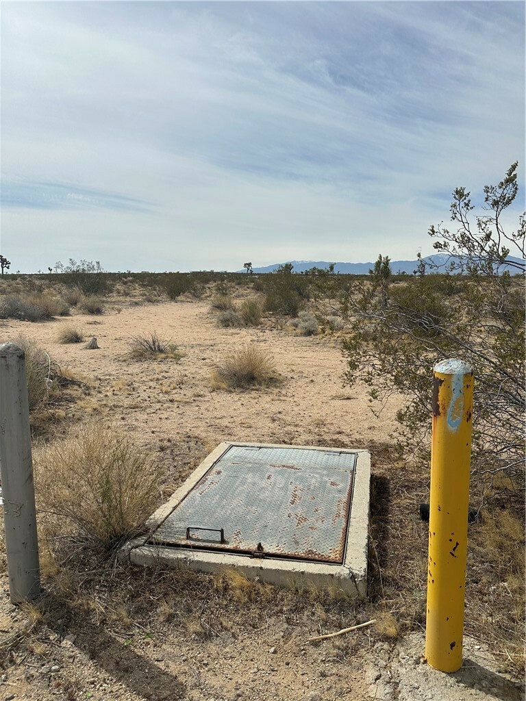 Property Photo:  227 E Vac Cor Ave J/227th  CA 93535 