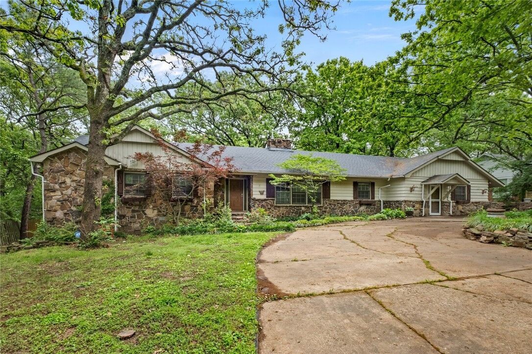 Property Photo: 2650 N Loxley Avenue AR 72703