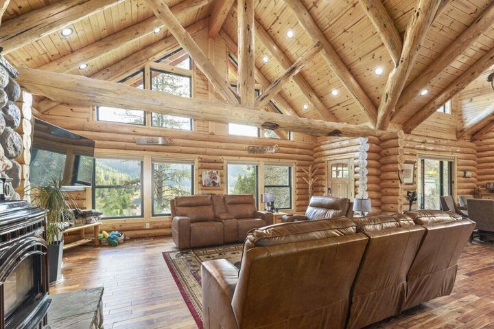 Property Photo: 225 Eagle Ridge Road OR 97417