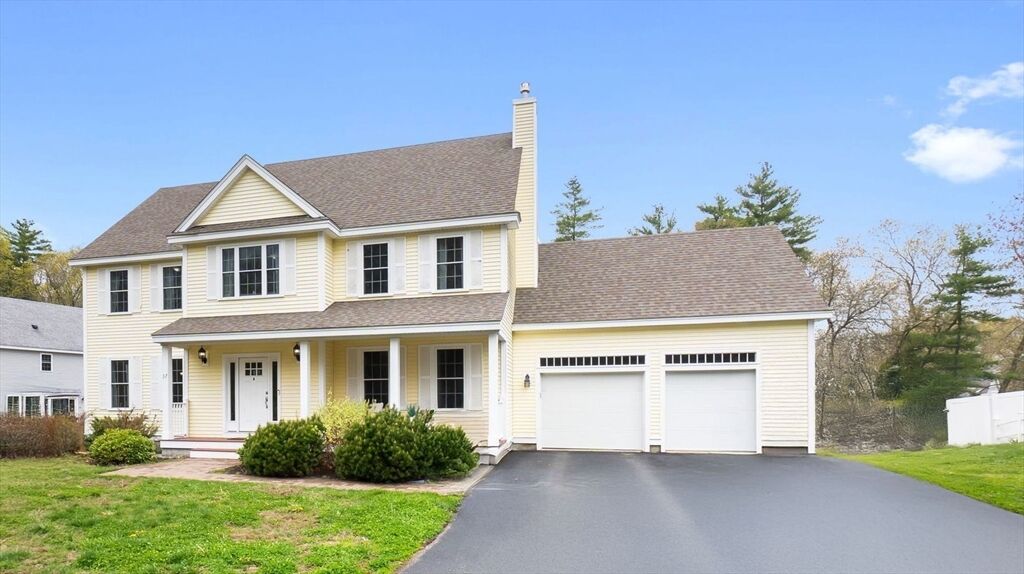 Property Photo:  37 Oak Ledge Cir  MA 01969 
