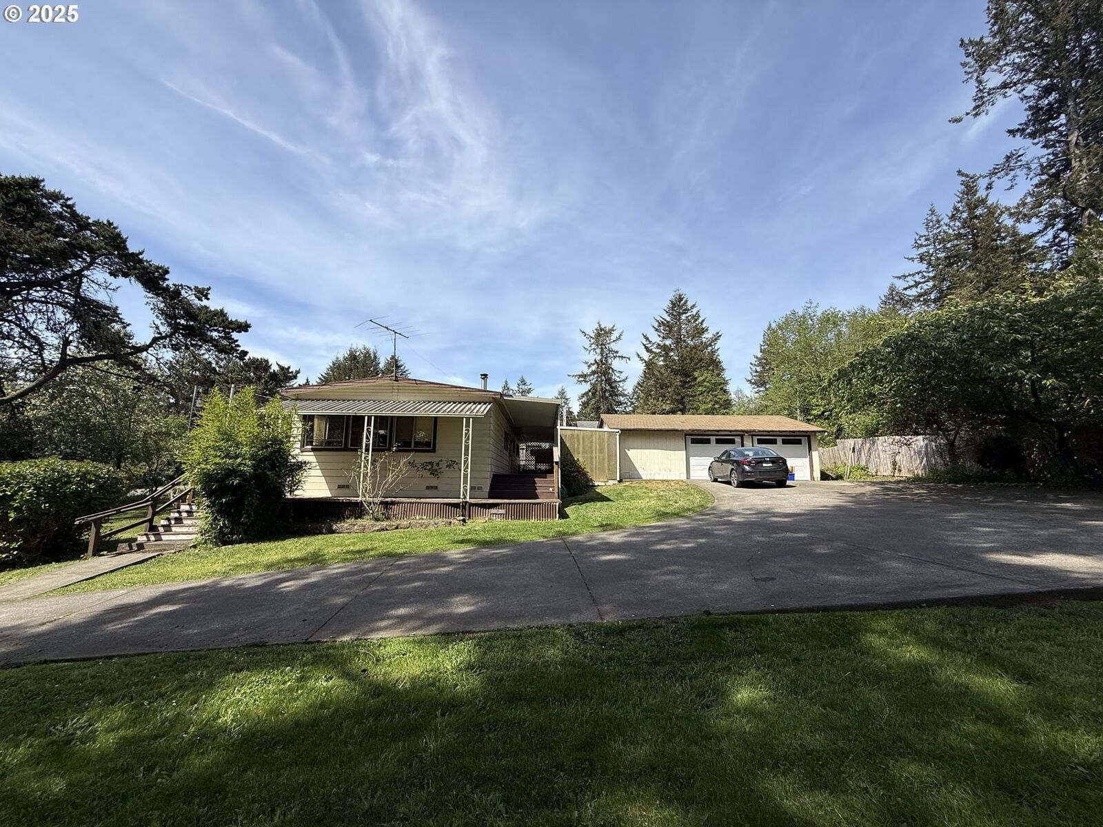 Property Photo:  17813 Aqua Vista Ln  OR 97415 