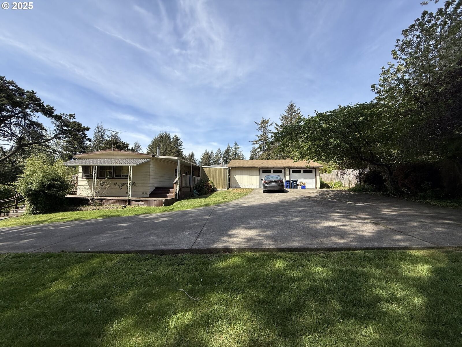 Property Photo: 17813 Aqua Vista Ln OR 97415