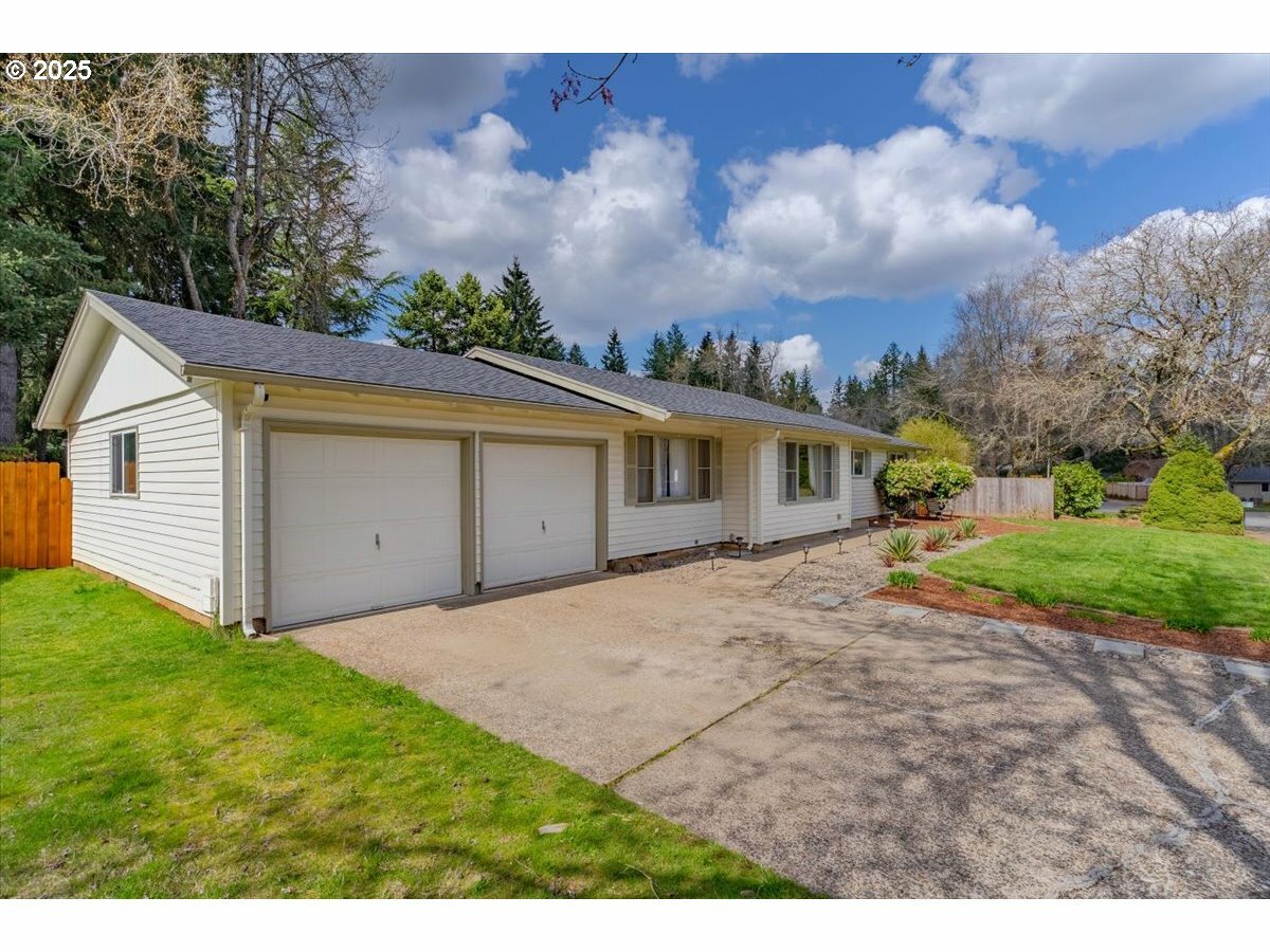 Property Photo: 4805 Justice Way S OR 97302