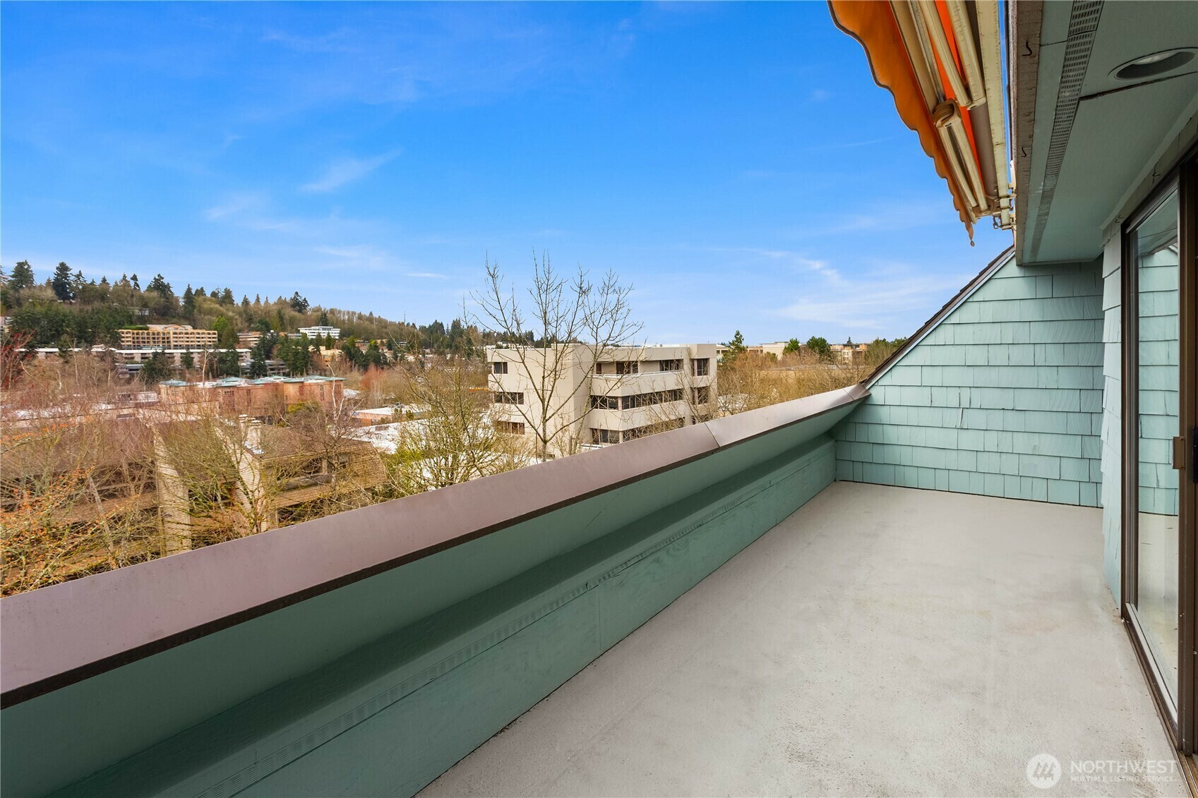 Property Photo: 3030 80th Avenue SE 503 WA 98040