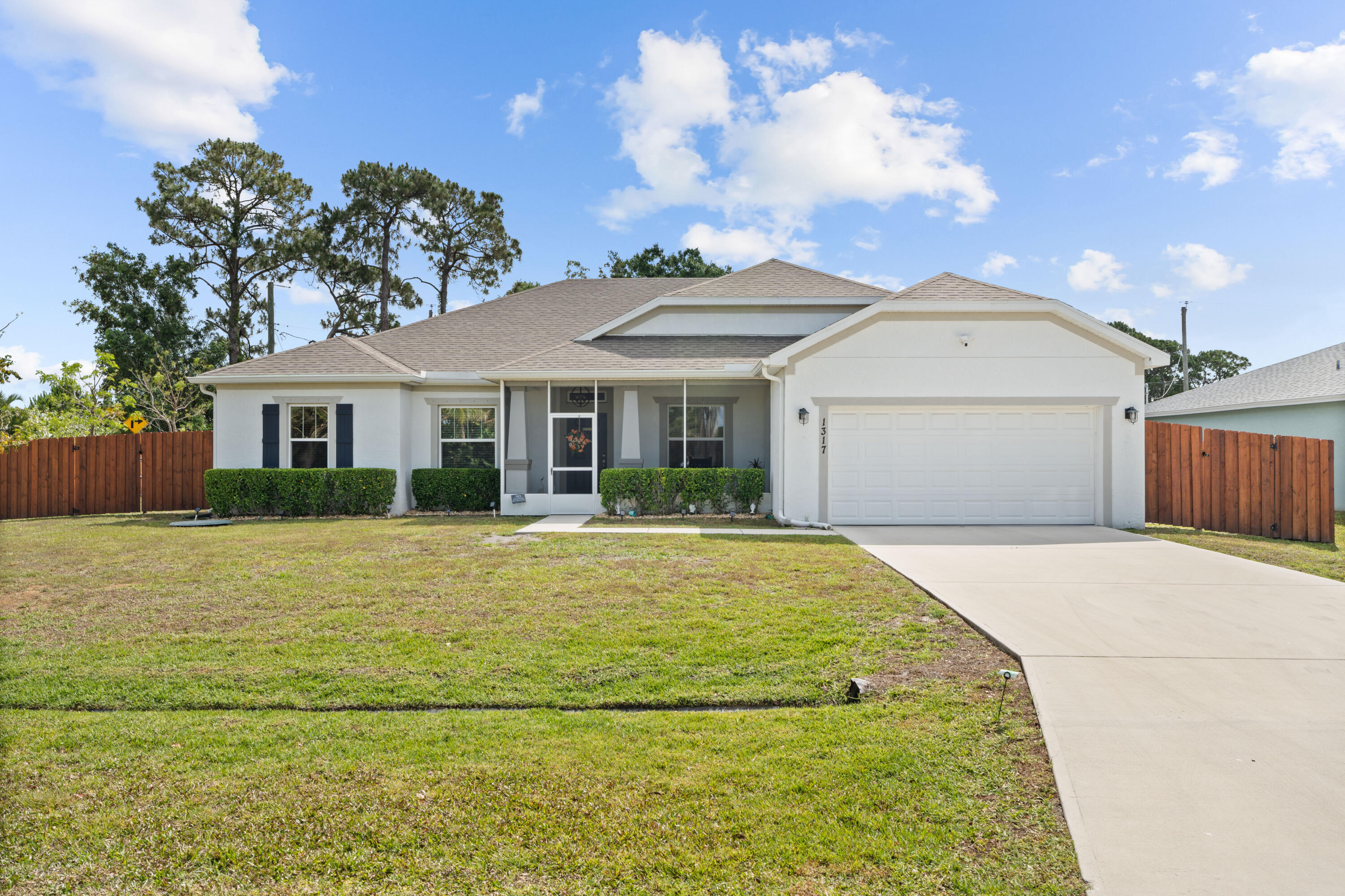 Property Photo: 1317 SE Odonnell Lane FL 34983