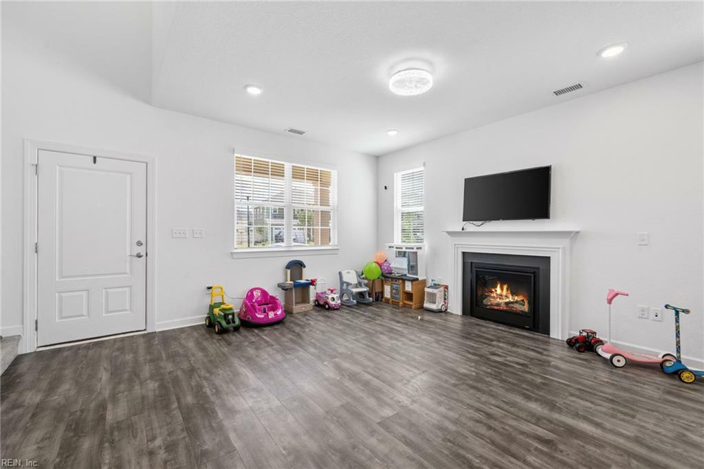 Property Photo: 411 Middleton Way VA 23322