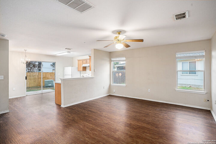 Property Photo: 6815 Cougar Cove TX 78242