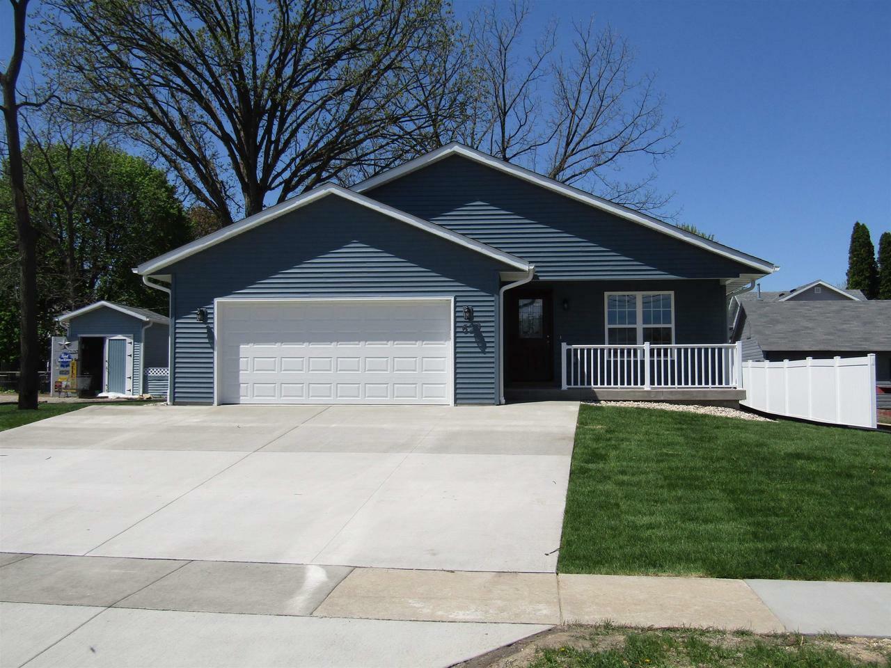 Property Photo: 627 North Pearl Street WI 53548