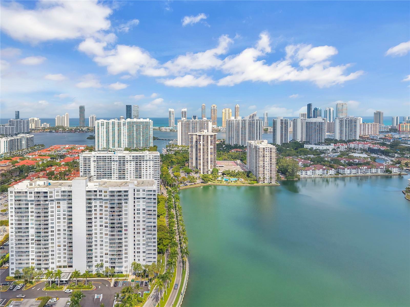 Property Photo: 2780 NE 183rd St 1517 FL 33160