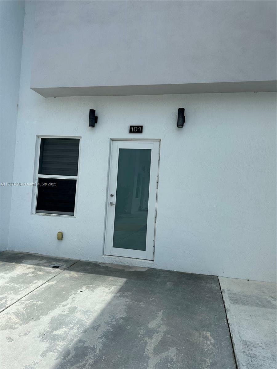 Property Photo: 6400 SW 139th Avenue Rd 101 FL 33183