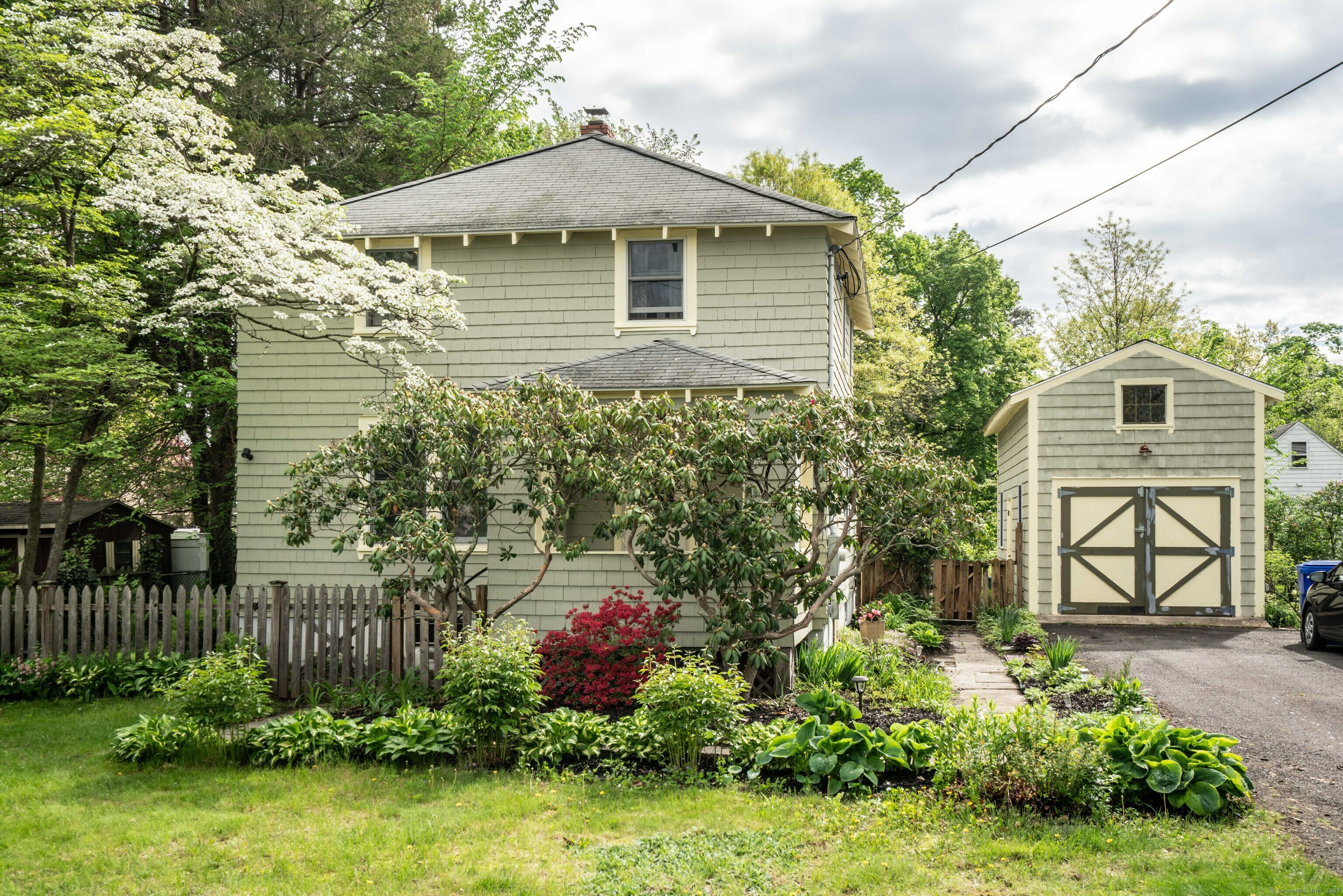 Property Photo: 136 Naubuc Avenue CT 06118