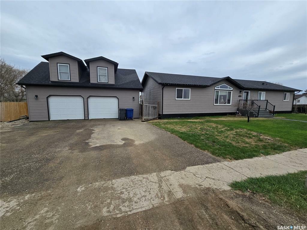 Property Photo: 423 Broadway Street SK S0G 4K0