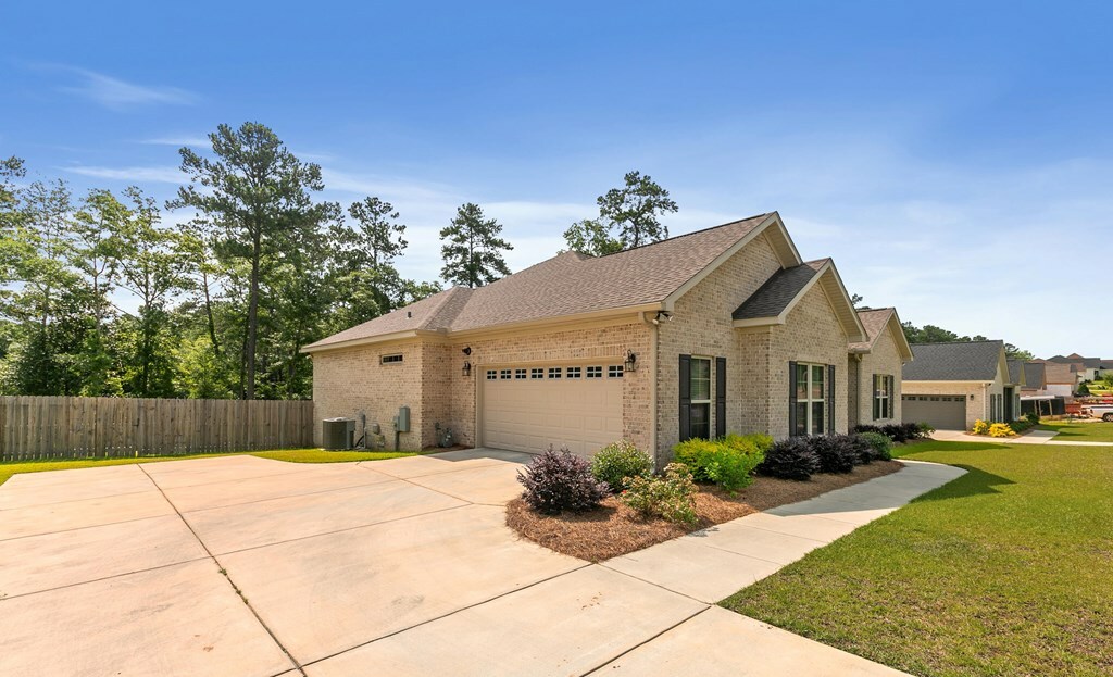 Property Photo: 606 Billings Trail AL 36305
