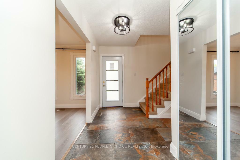 Property Photo: 35 Fernbank Place ON L1R 1T1
