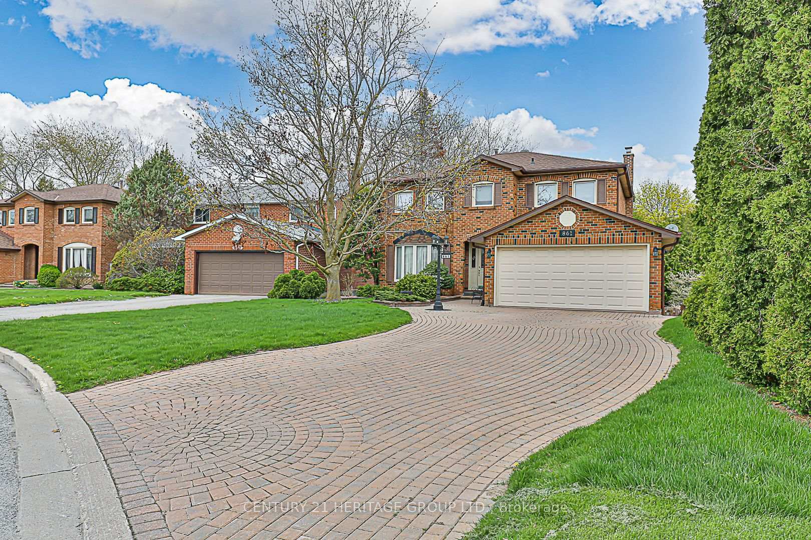 861 Columbia Court  Newmarket ON L3Y 6L6 photo