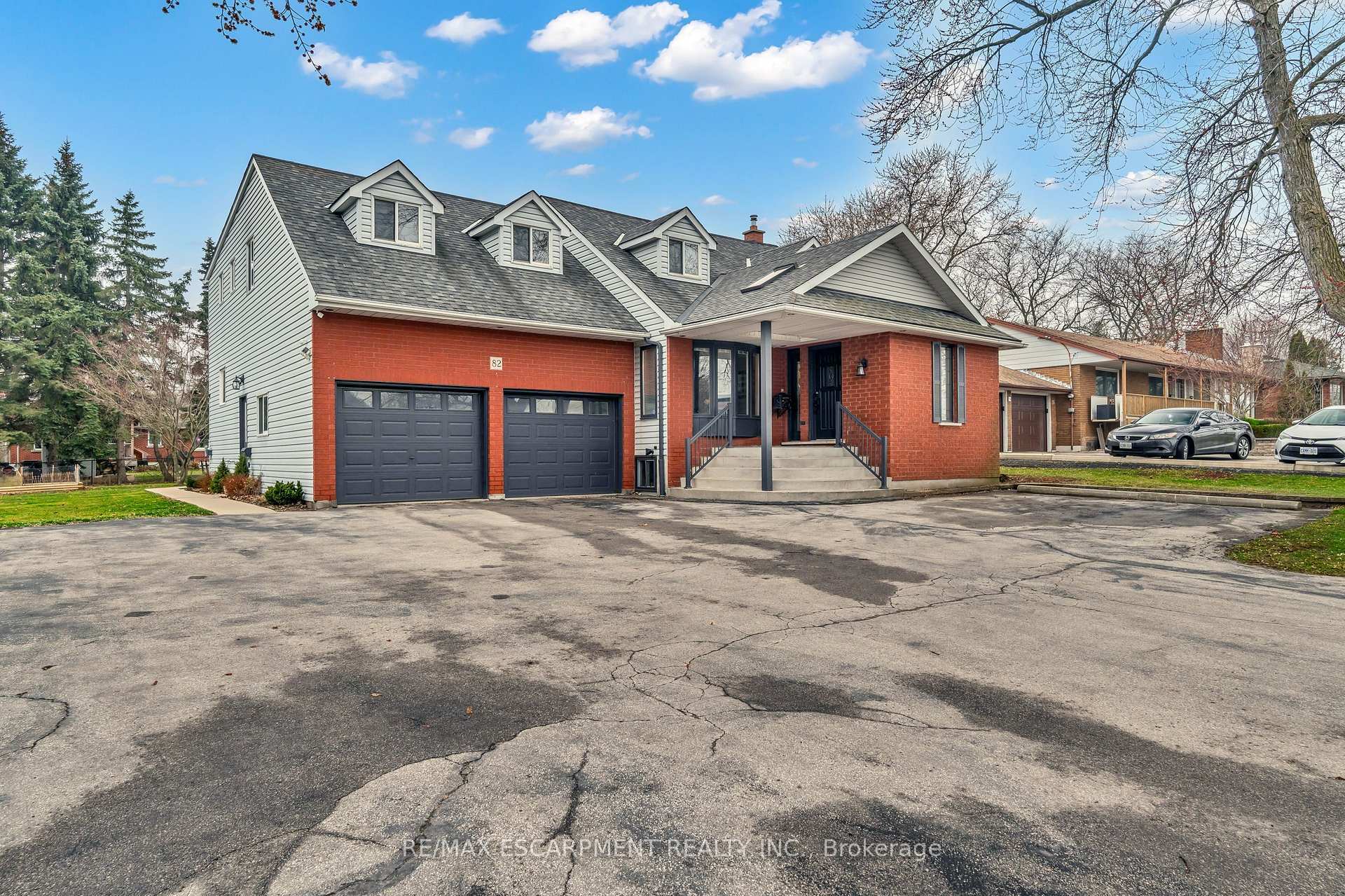 Property Photo: 82 Rymal Road E ON L9B 1C1