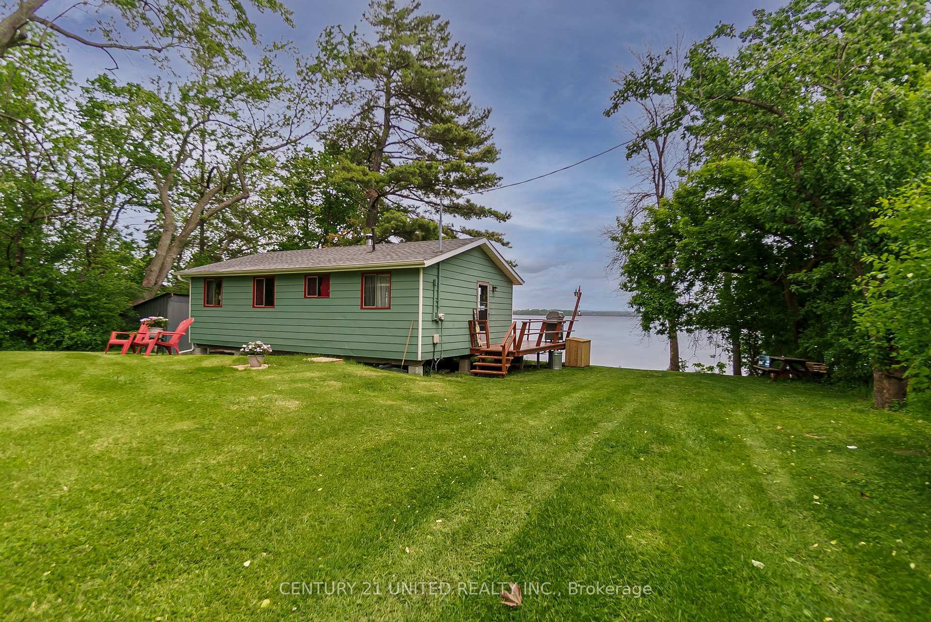 Property Photo: 37 Lakeshore Road ON K0L 2G0