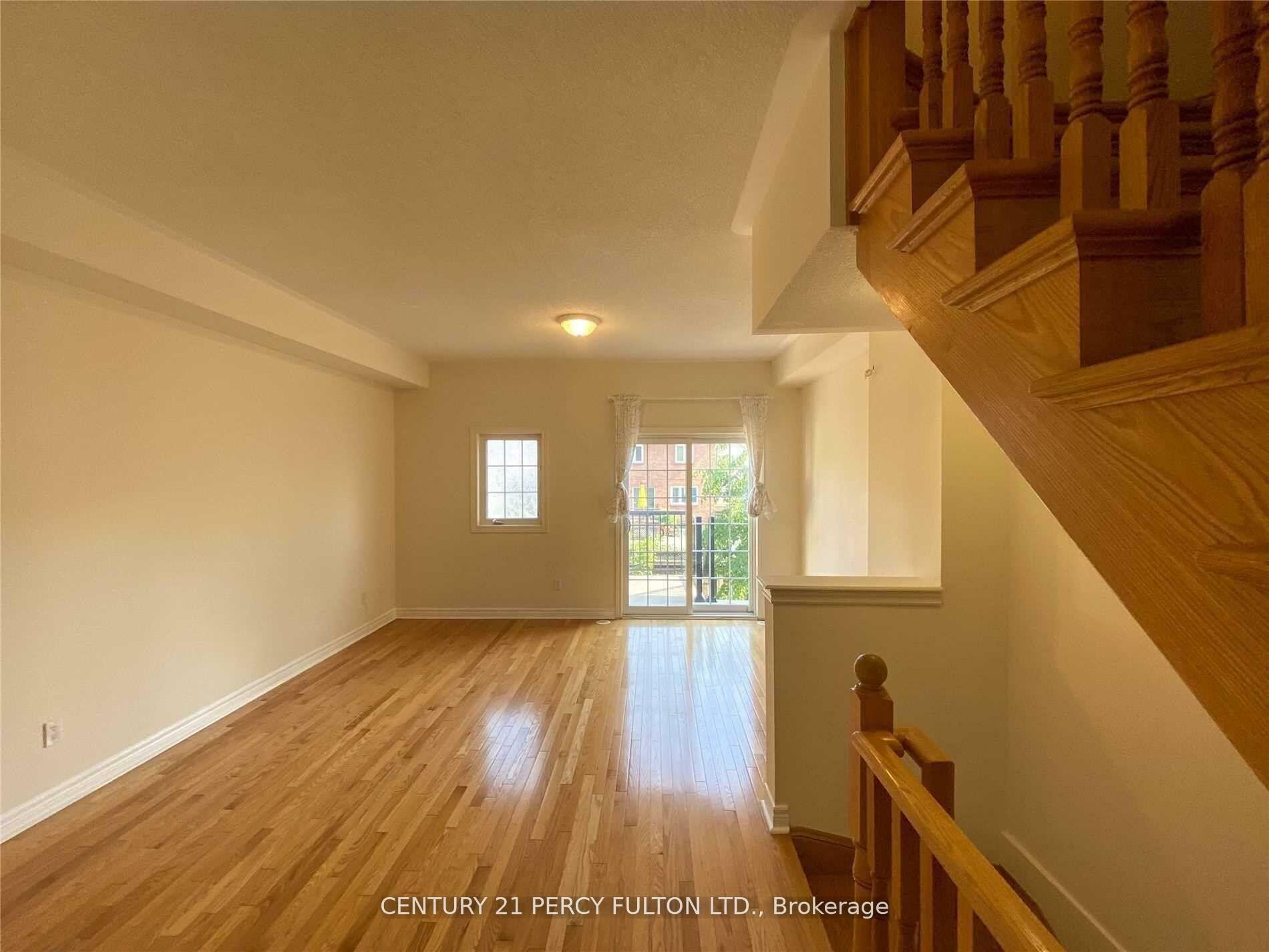 Photo de la propriété: 169 Finch Avenue E ON M2N 4R8