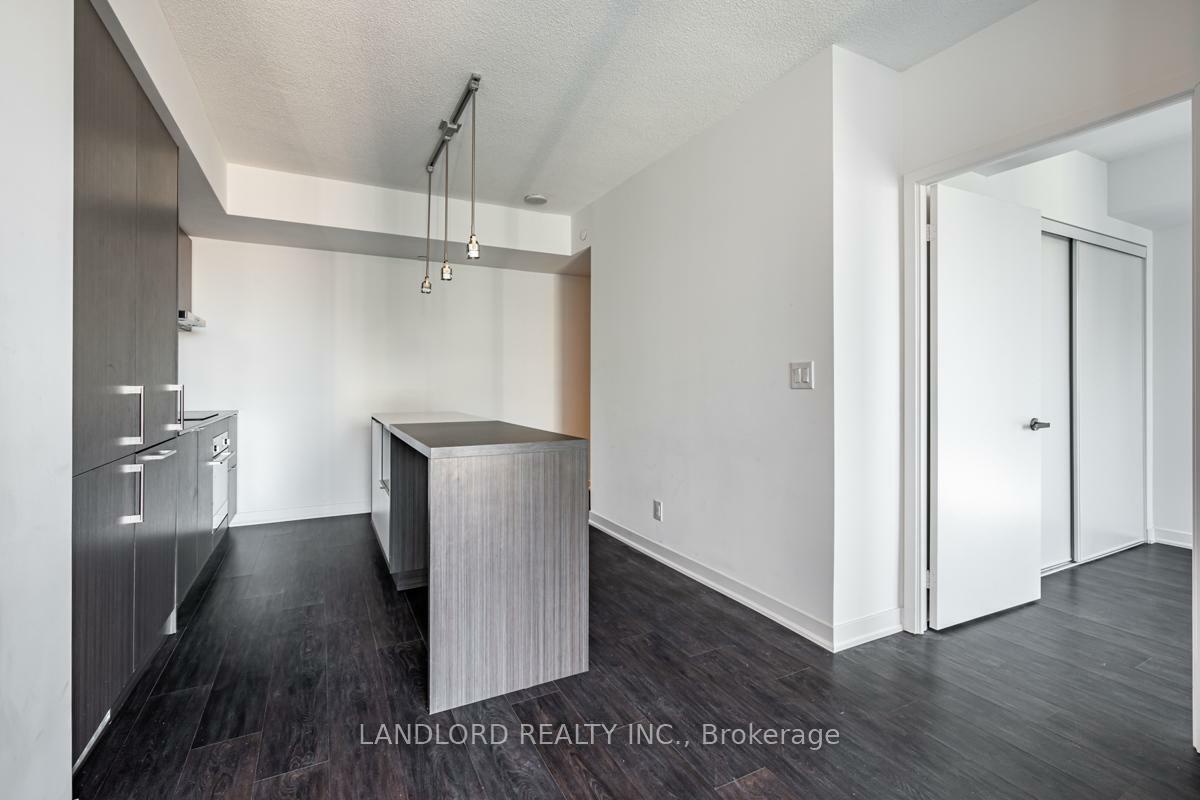 Property Photo:  100 Harbour Street 4105  ON M5J 0B5 