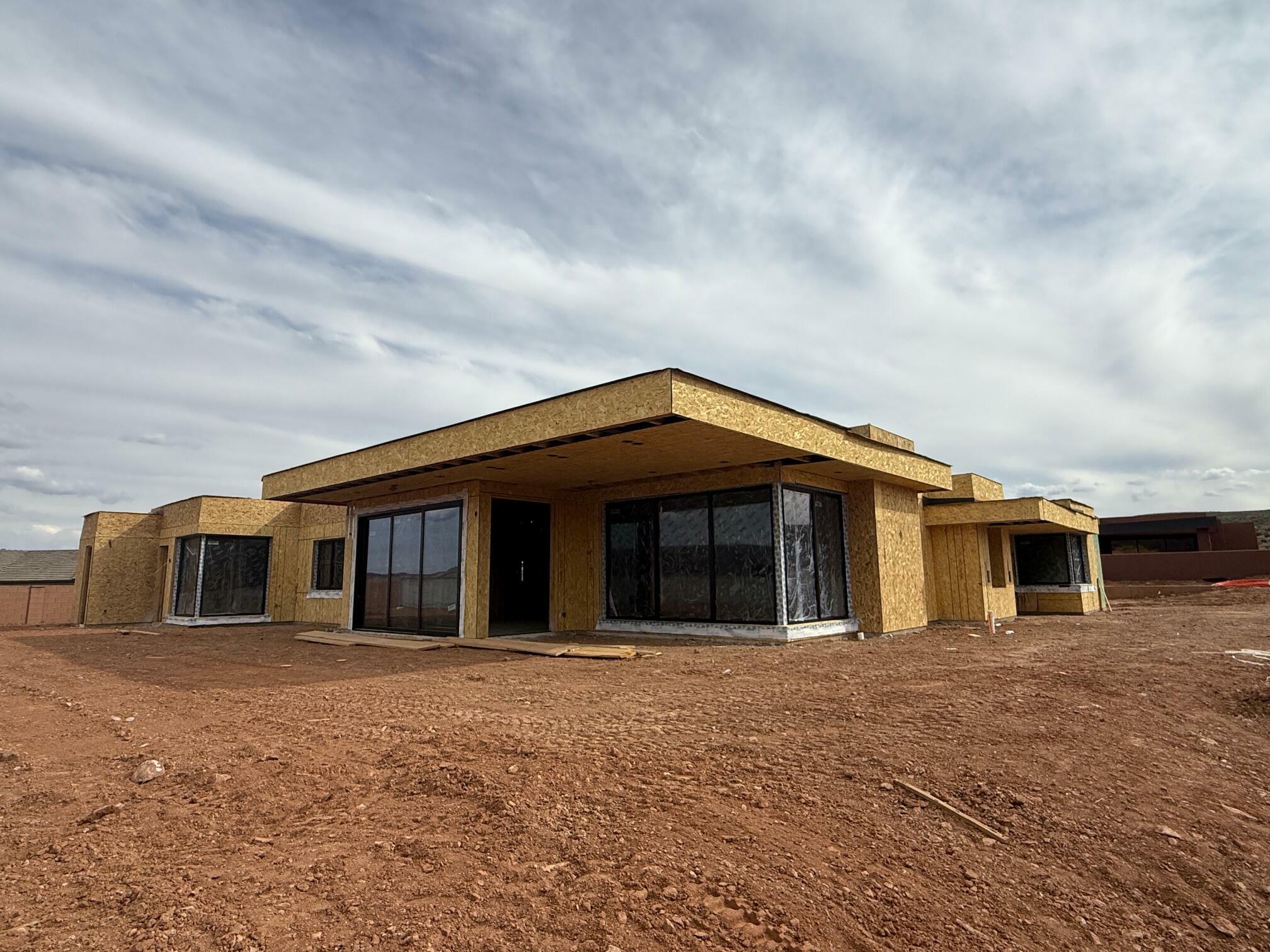 Property Photo: 679 S Juniper Way UT 84738