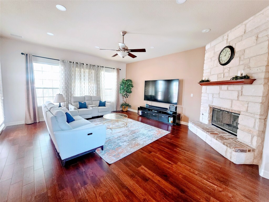 Property Photo: 2652 Salorn Way TX 78681