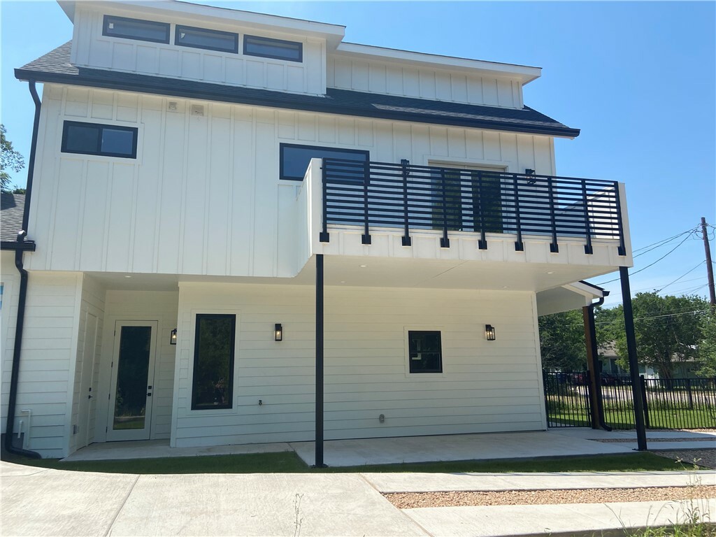 Property Photo: 907 E 44th Street A TX 78751