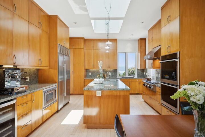 Property Photo: 325 Via La Cumbre CA 94904